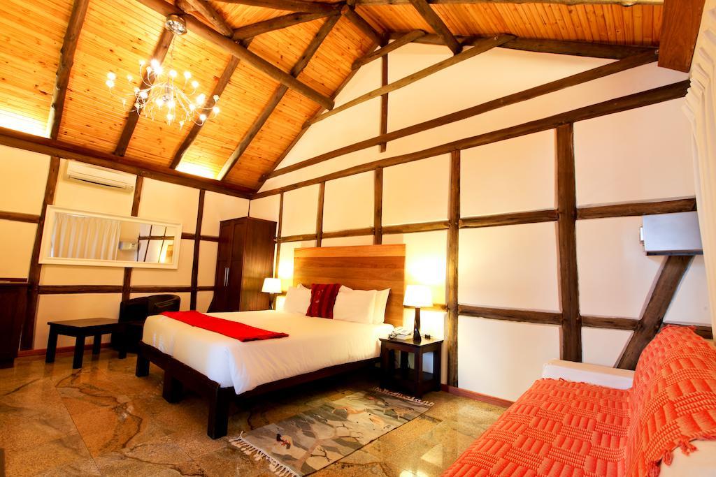 Roof Of Africa Hotel ويندهوك المظهر الخارجي الصورة