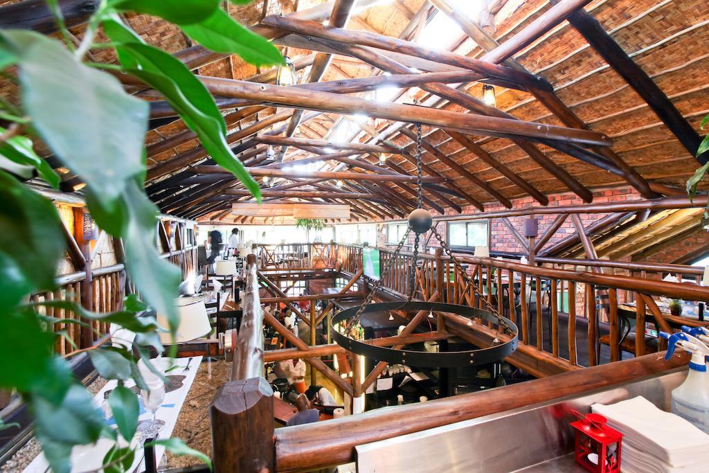 Roof Of Africa Hotel ويندهوك المظهر الخارجي الصورة