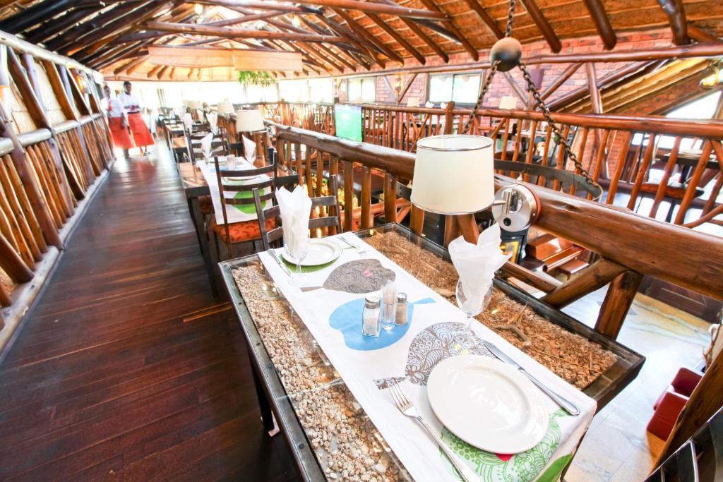 Roof Of Africa Hotel ويندهوك المظهر الخارجي الصورة