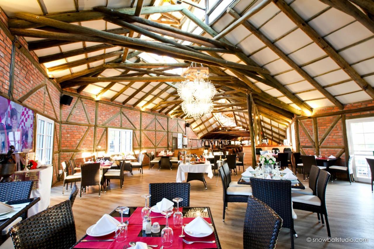 Roof Of Africa Hotel ويندهوك المظهر الخارجي الصورة